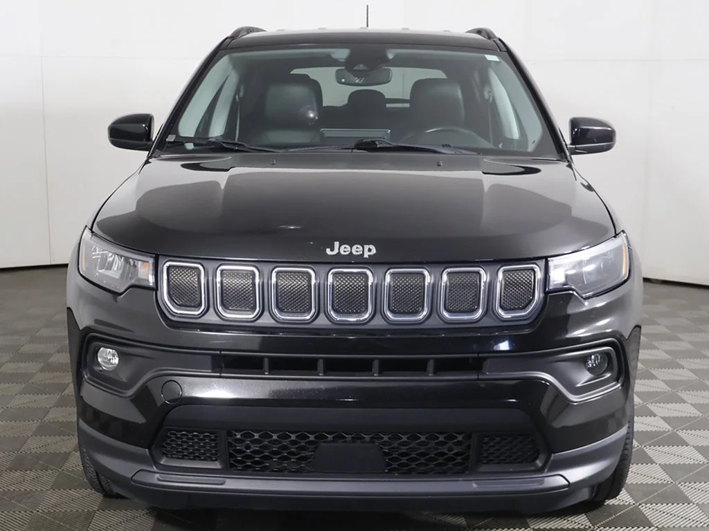 Used 2022 Black Jeep Latitude Lux image 10