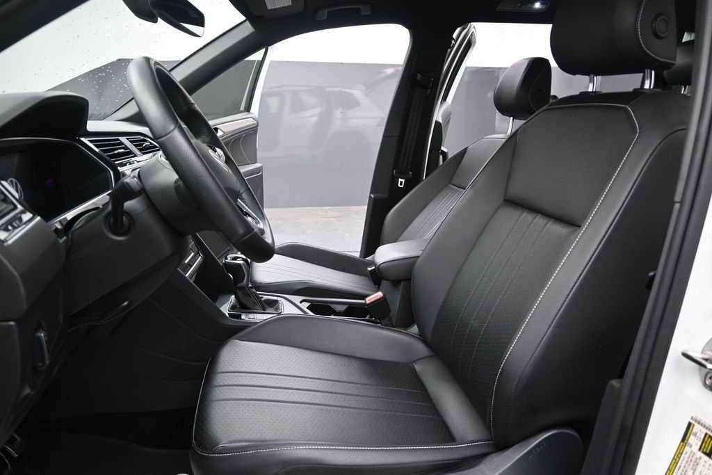 Used 2022  Volkswagen 2.0T SE R-Line Black image 18