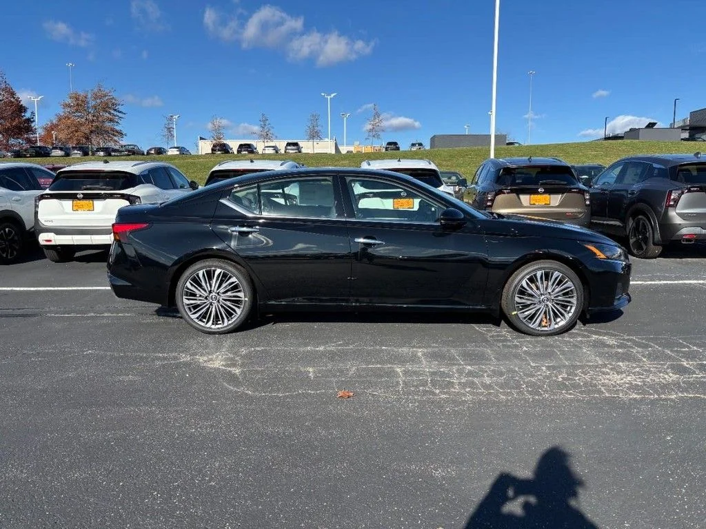 Certified Used 2025 Black Nissan 2.5 SL image 2