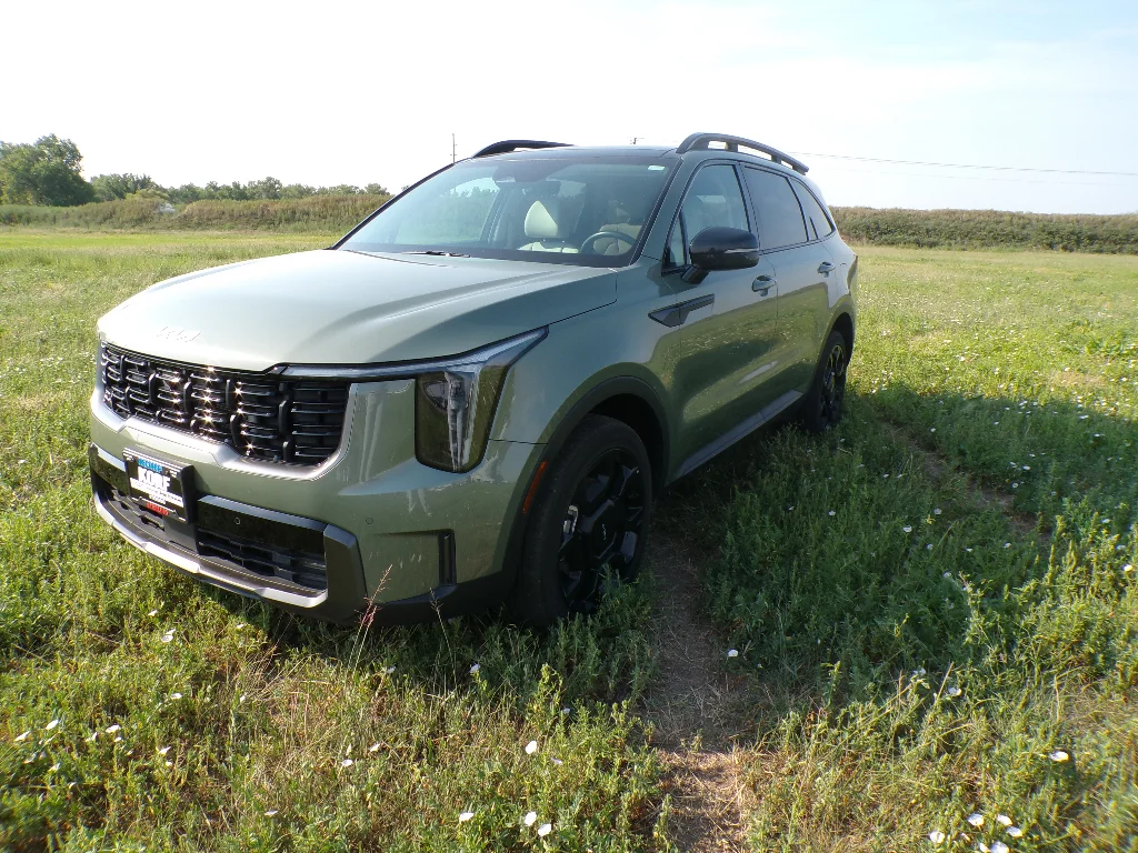 Used 2024 Jungle Green Kia X-Line EX image 9