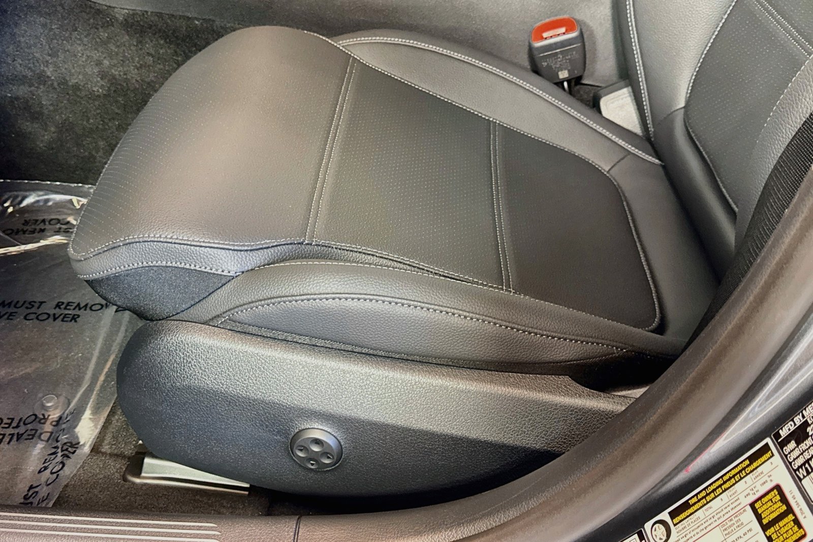New 2026 Selenite Grey Metallic Mercedes-Benz C 300 image 17