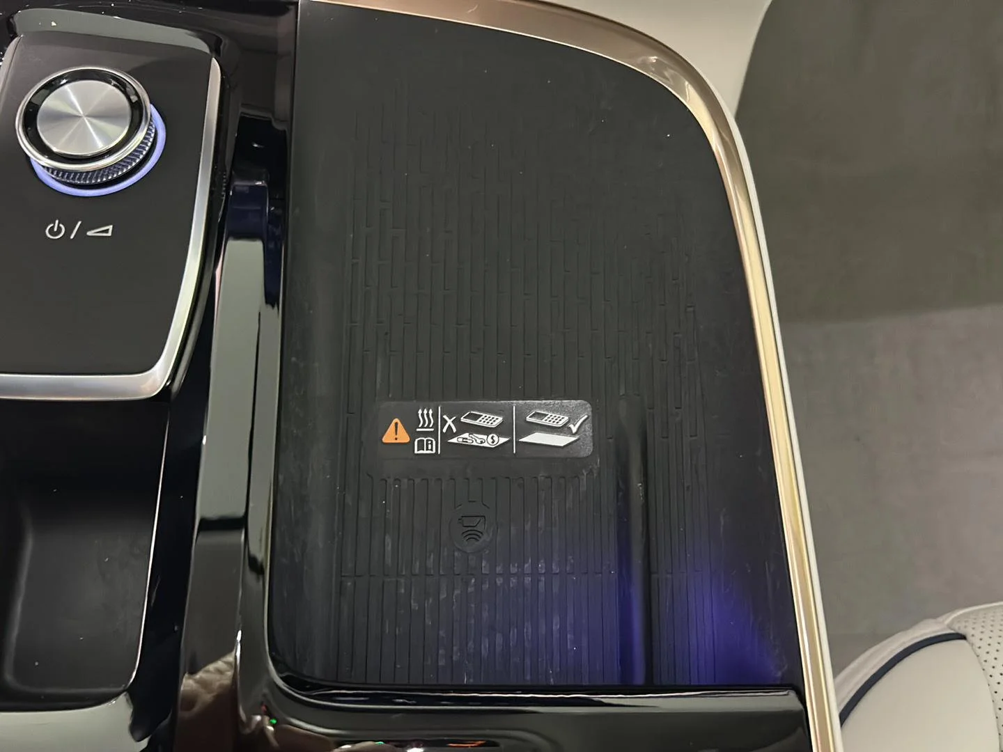 Used 2025 Ocean Blue Metallic Buick Avenir image 33