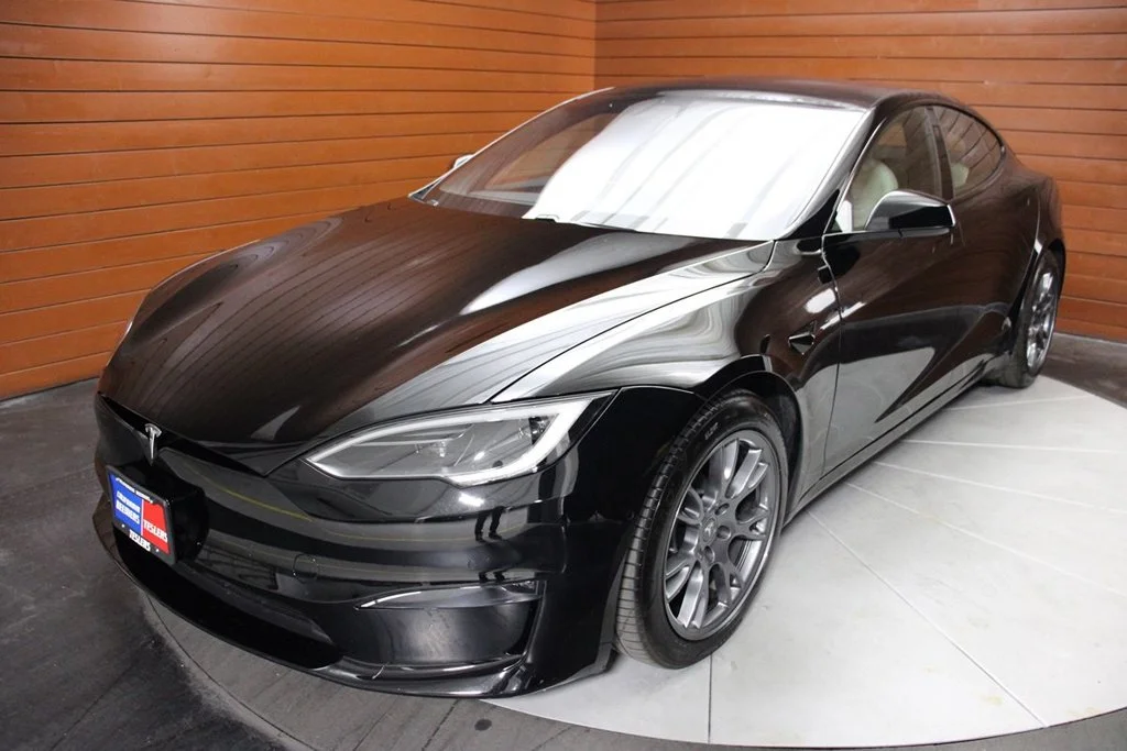 Used 2022 Solid Black Tesla Base image 4