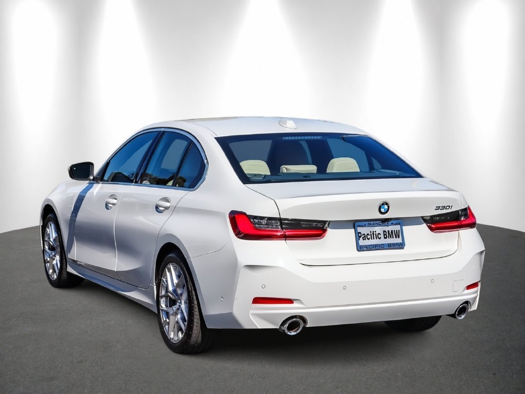 2026 BMW 3 Series photo 4