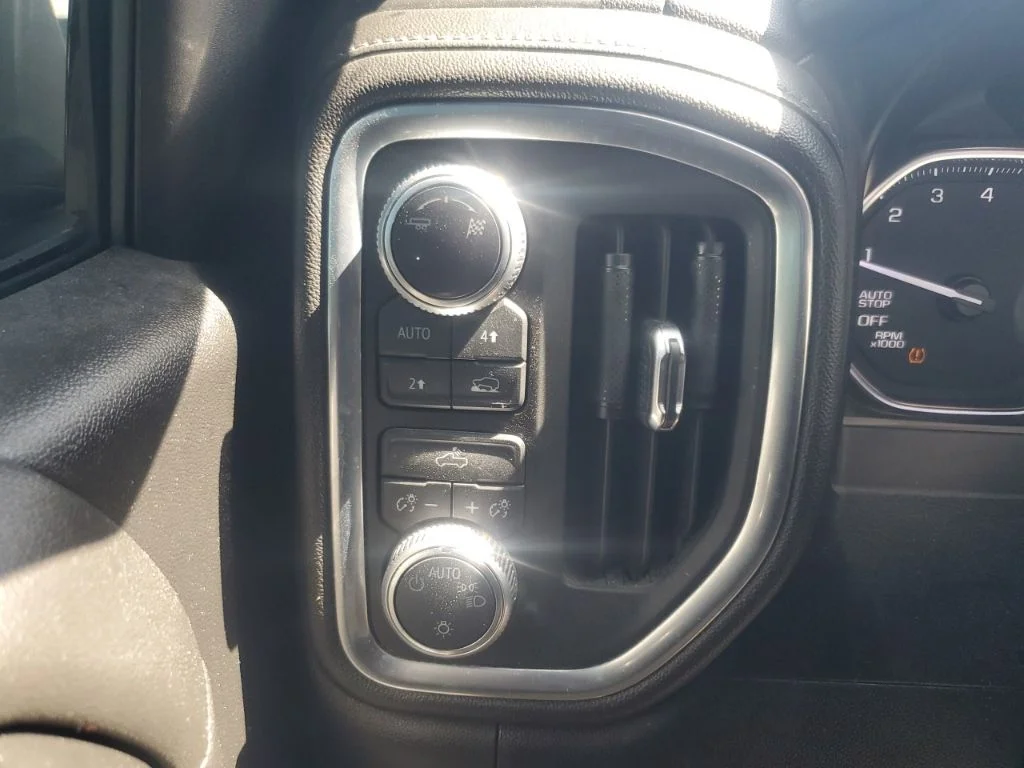 Used 2019  GMC SLE image 27