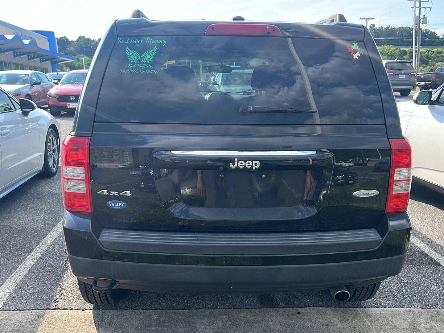 Used 2017 Black Clearcoat Jeep Latitude image 3