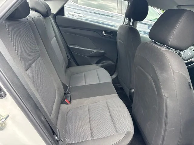Used 2018 Frost White Pearl Hyundai SE image 9