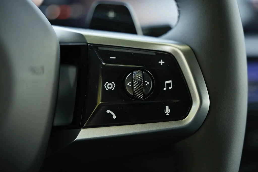 New 2027 Brooklyn Grey Metallic BMW 530i xDrive image 36