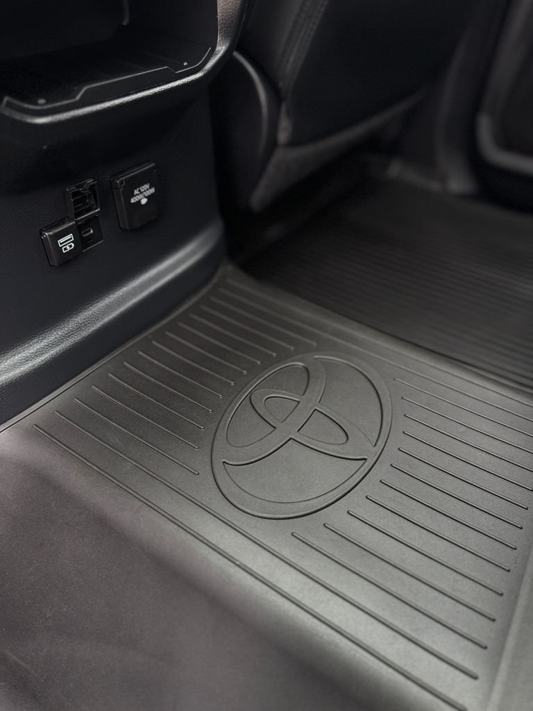 Used 2023 Ice Cap Toyota Limited image 41