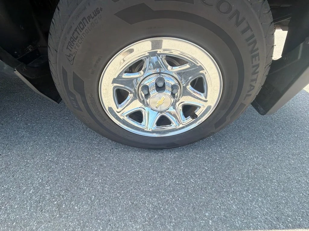 Used 2018 GRAPHITE METALLIC Chevrolet LS image 11