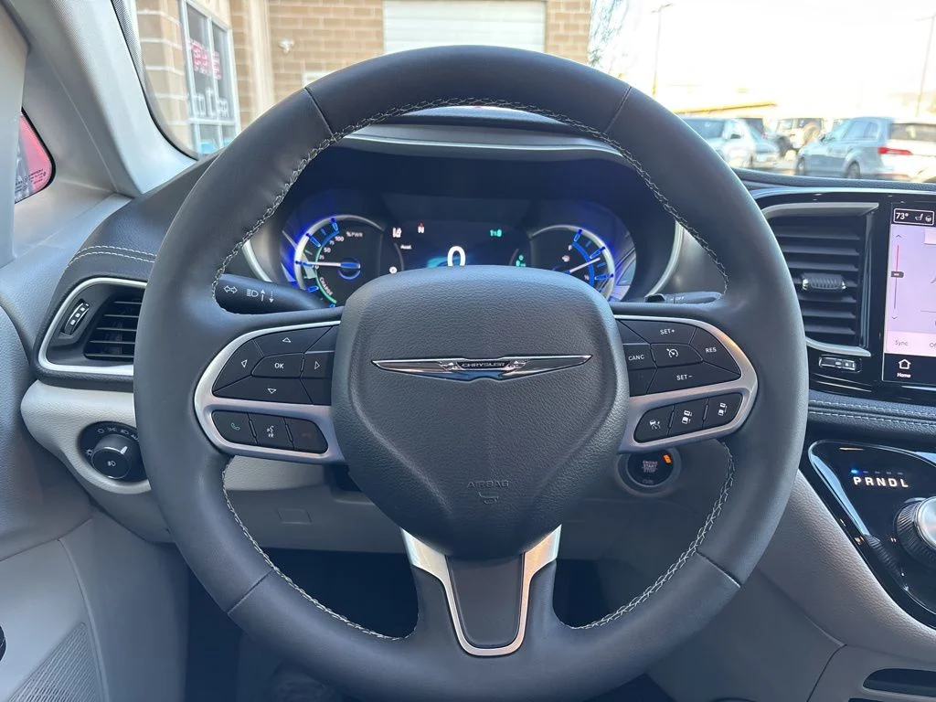 Used 2024 White Chrysler Select image 16