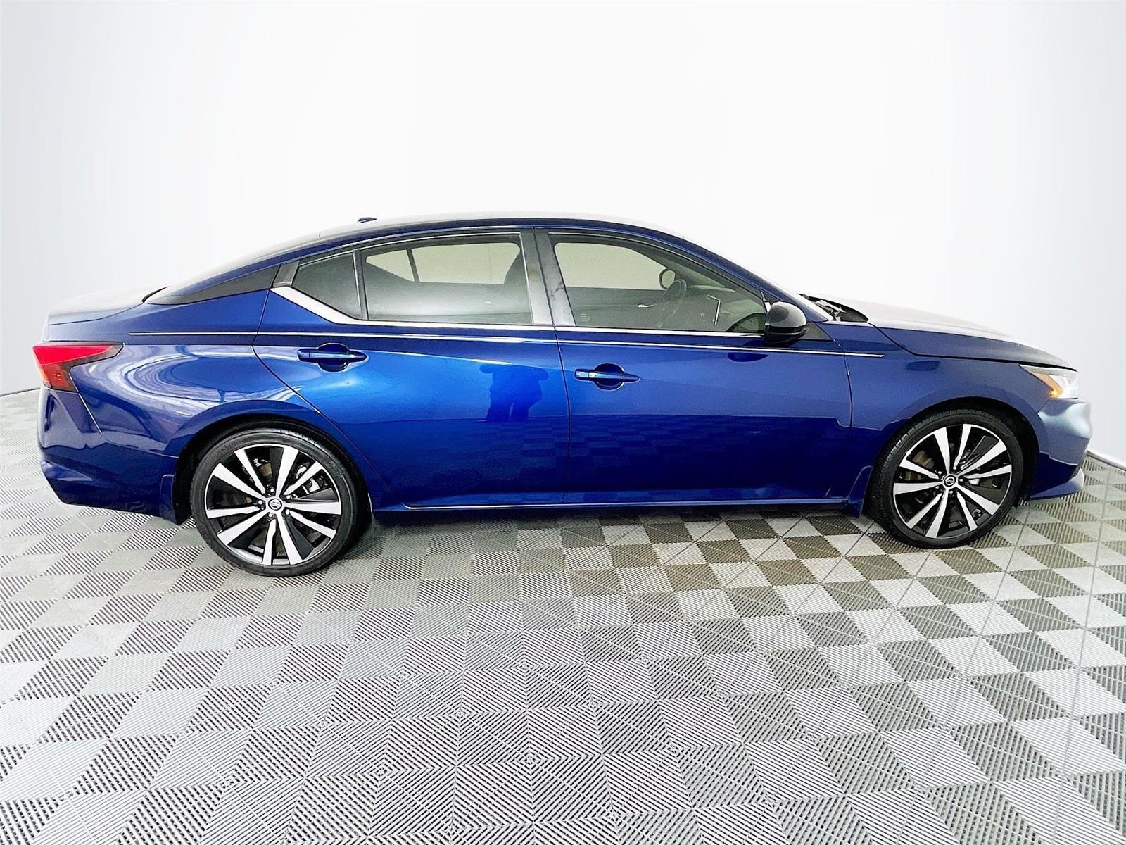 Used 2022 Deep Blue Pearl Nissan 2.5 SR image 10