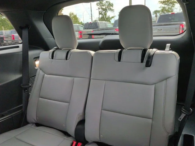 New 2027 Star White Metallic Tri-Coat Ford Active image 15