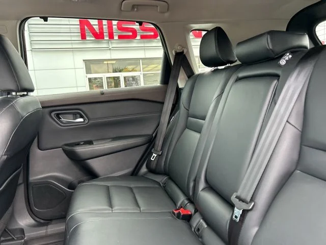 Used 2022 Black Nissan SL image 17