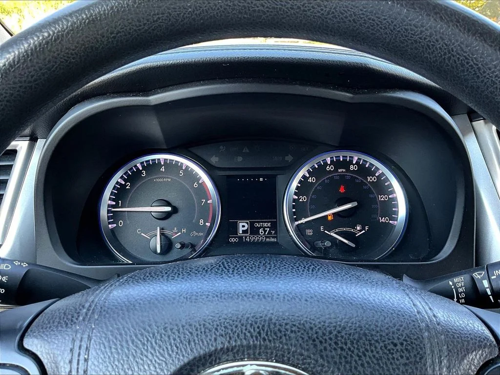 Used 2015 Blue Toyota LE image 16