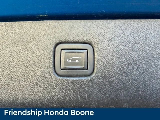 Used 2020 Blue Chevrolet RS image 41