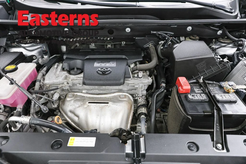 Used 2018 Silver Toyota LE image 7