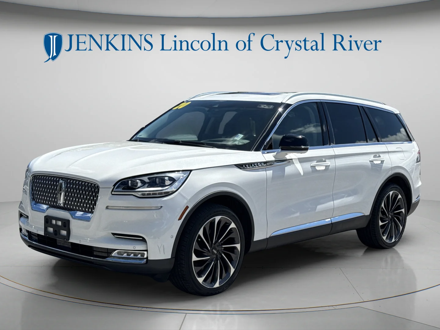Used 2020 Pristine White Metallic Tri-Coat Lincoln Reserve image 11