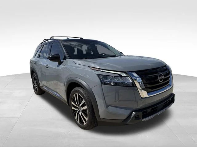 Used 2023 Gray Nissan Platinum image 5