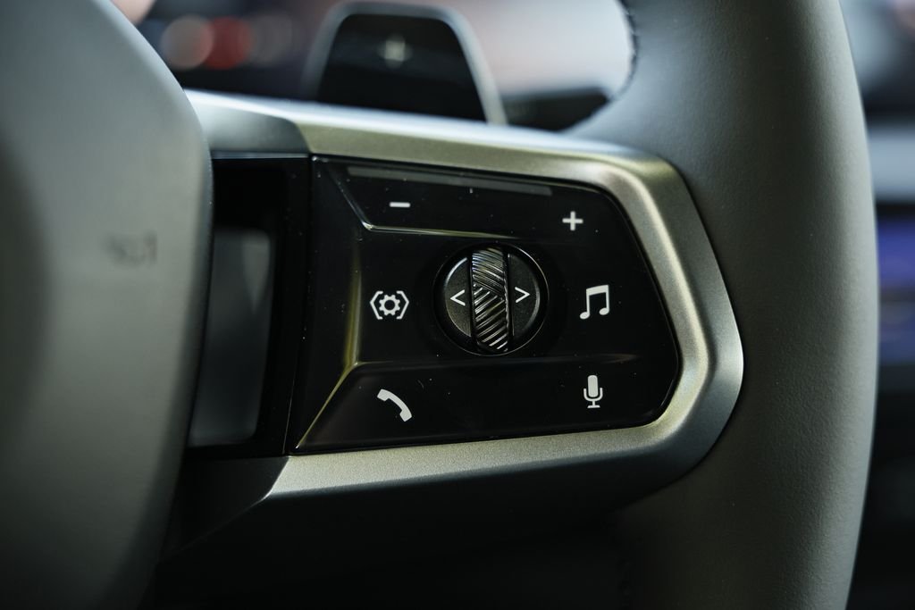 New 2027 Brooklyn Grey Metallic BMW 530i xDrive image 36