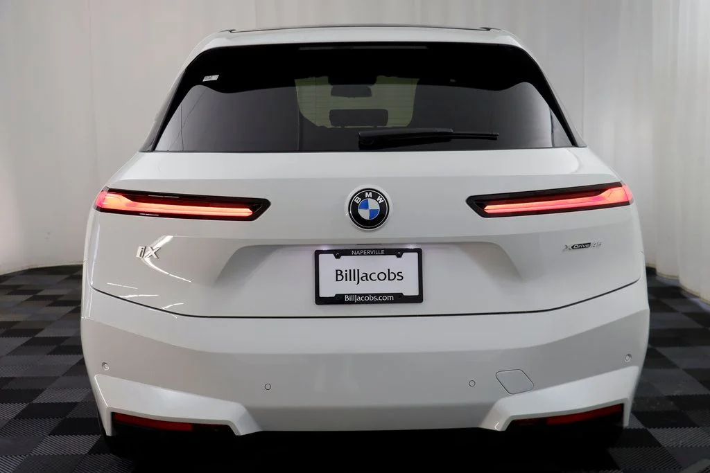 2026 BMW iX 45 - Photo 17