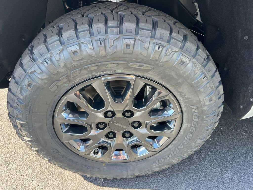 2025 Toyota Tundra SR5 - Photo 11