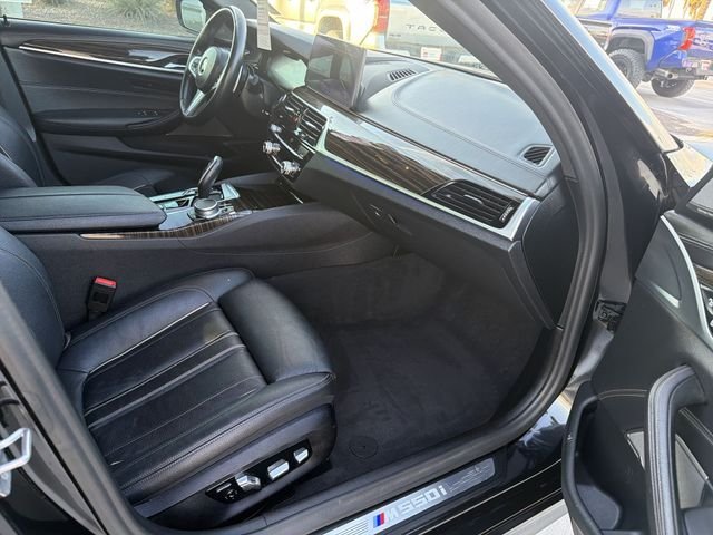2021 BMW 5 Series M550i - Photo 28
