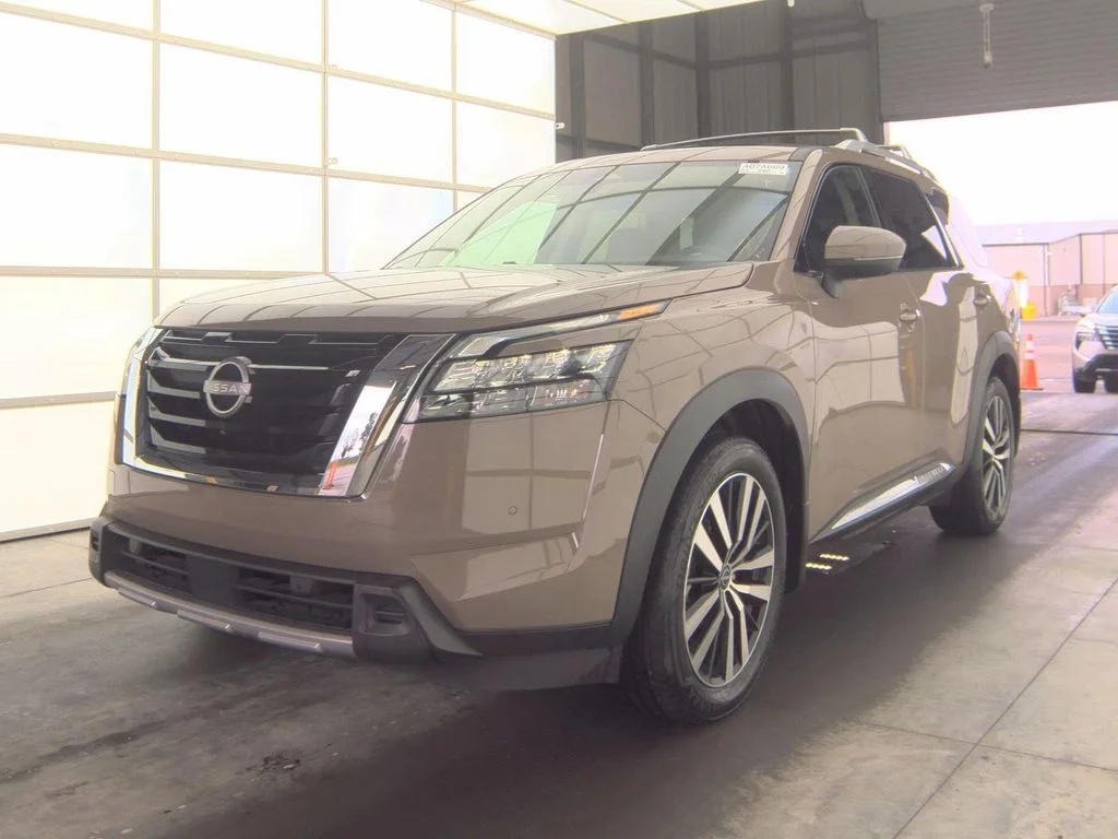 Used 2025 Beige Nissan Platinum image 1