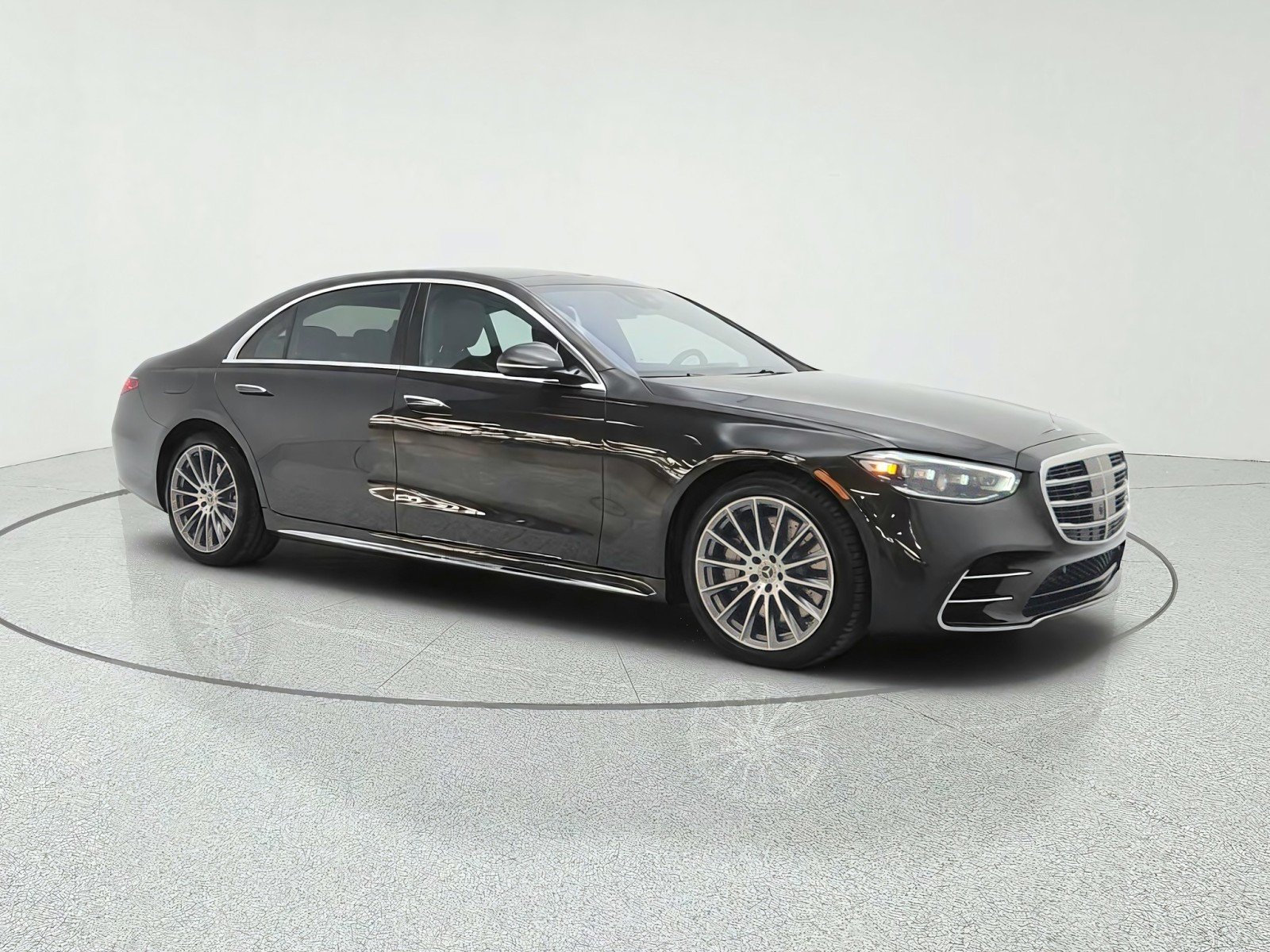 Certified Used 2025 Graphite Grey Metallic Mercedes-Benz S 580 4MATIC® Sedan image 3