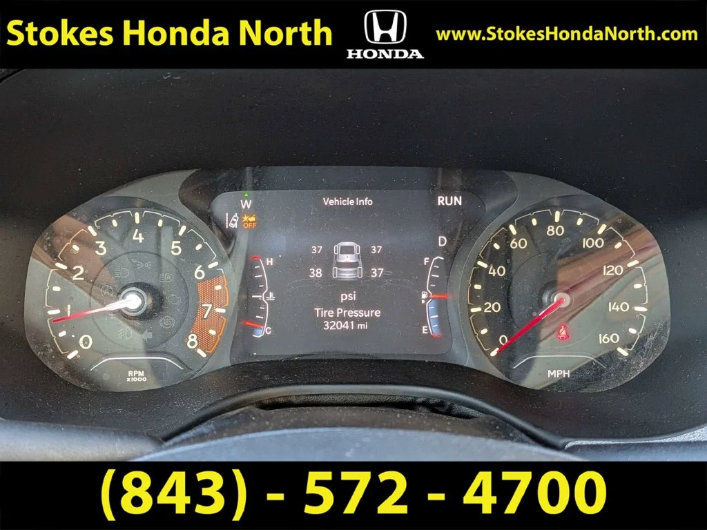 Used 2022 Black Jeep Latitude image 28
