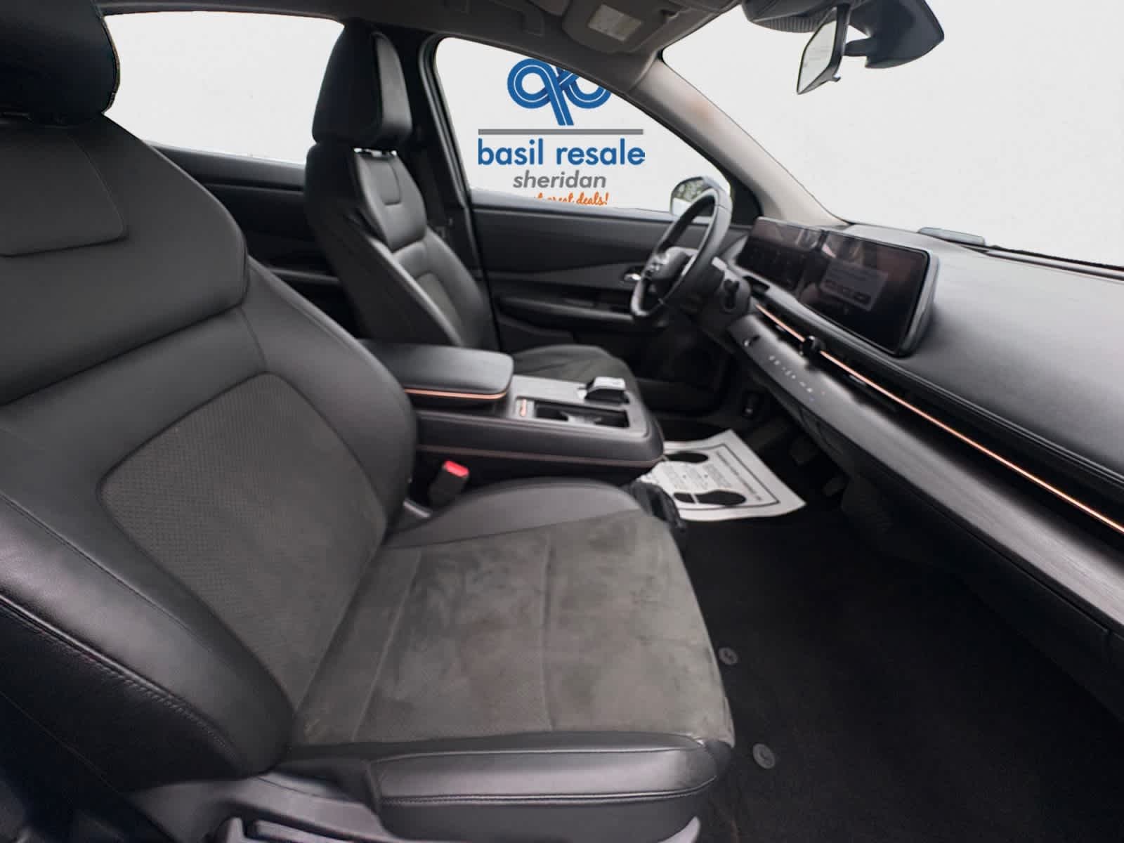 Used 2023 Everest White Pearl Tricoat/Black Diamond Pearl Nissan ENGAGE image 19