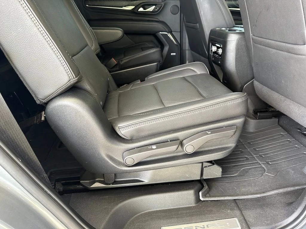 Used 2023 Silver GMC Denali image 39