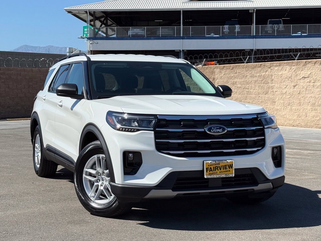 New 2026 Star White Metallic Tri-Coat Ford Active image 2
