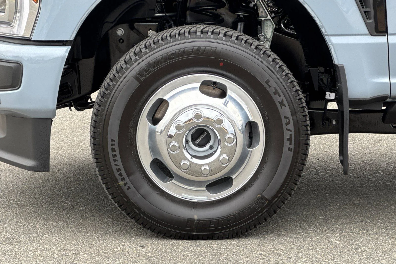 New 2026 Glacier Gray Metallic Tri-Coat Ford F-350® Platinum® image 28