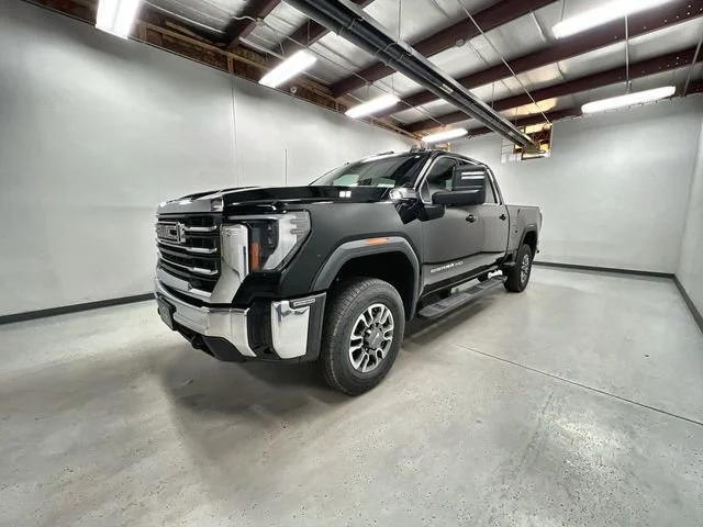 2025 GMC Sierra 4WD Crew Cab Standard Box SLE's photo