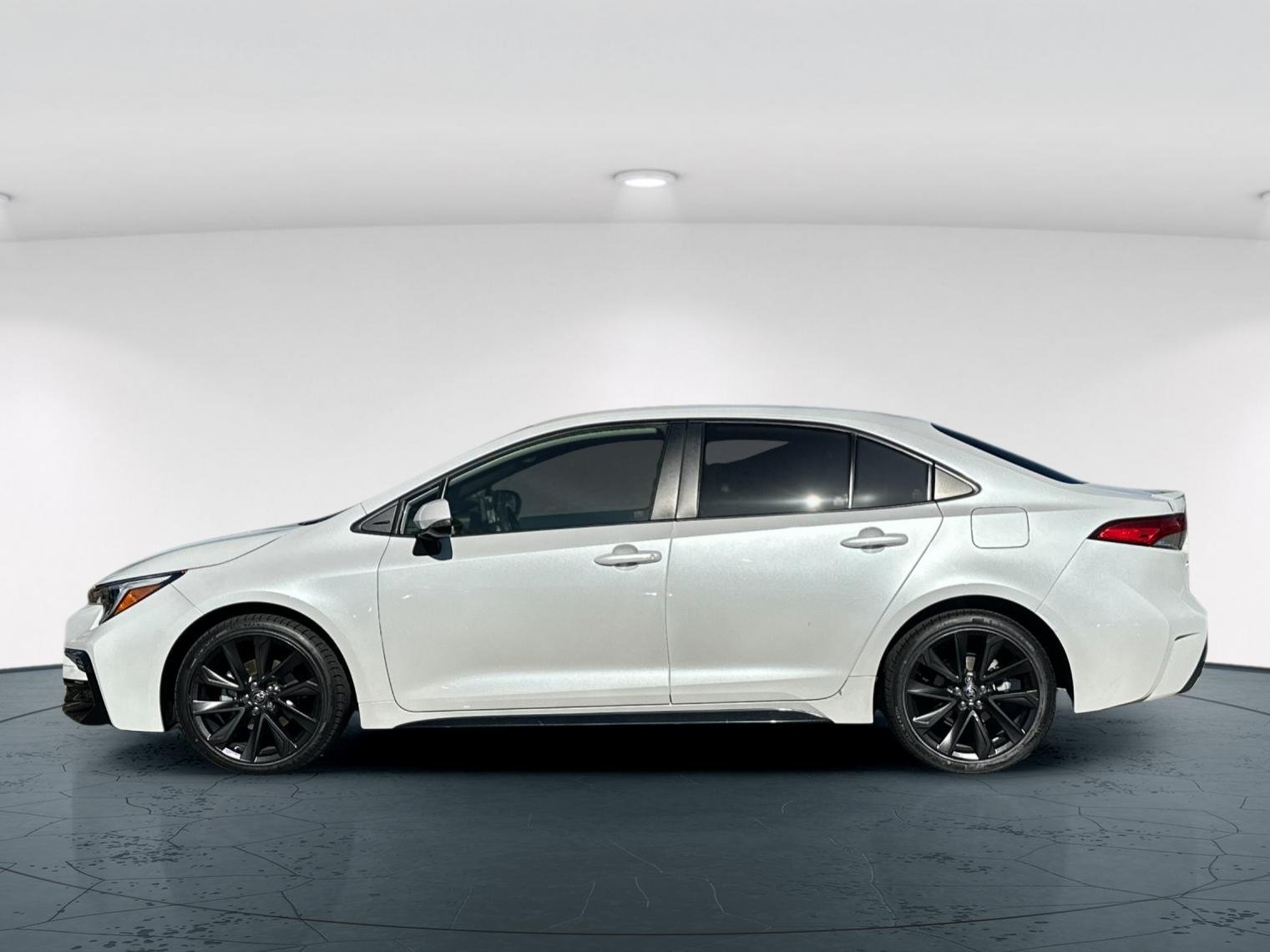 Used 2024 Pearl Toyota SE 4D Sedan image 3