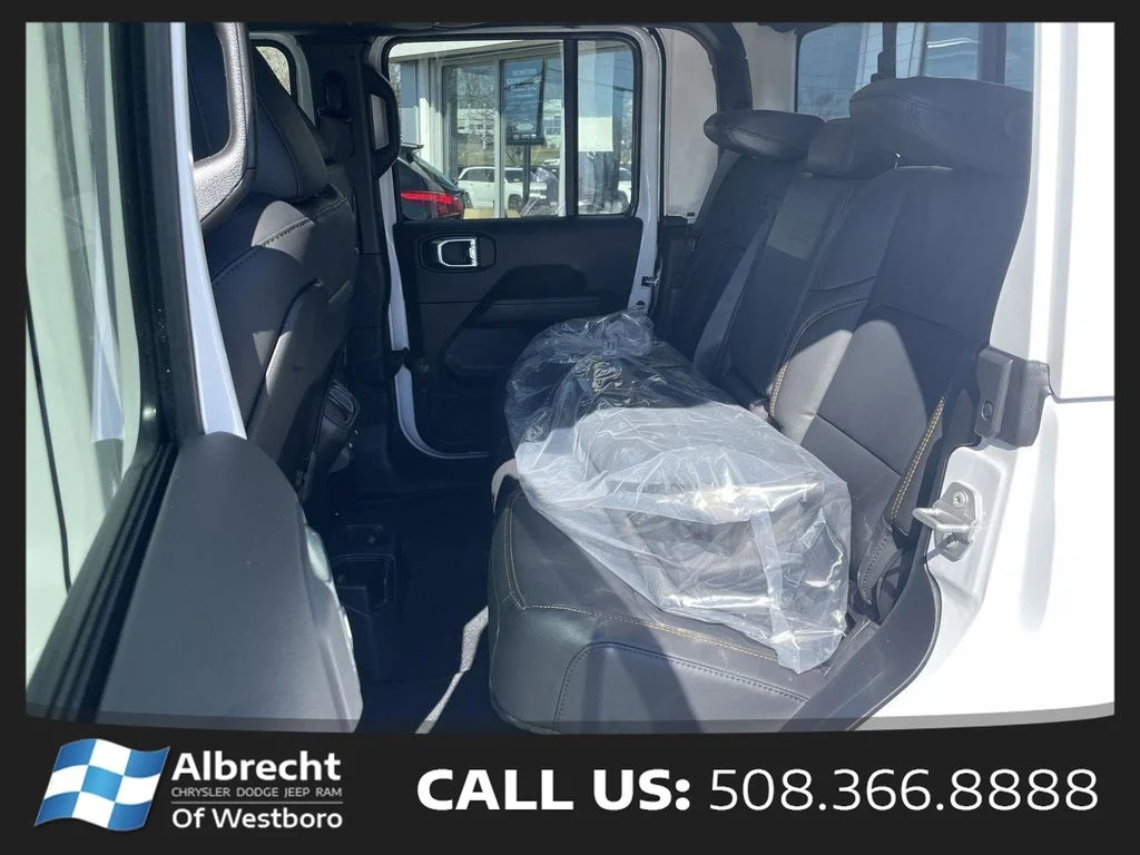 New 2026 Bright White Clear-Coat Exterior Paint Jeep Sahara image 12