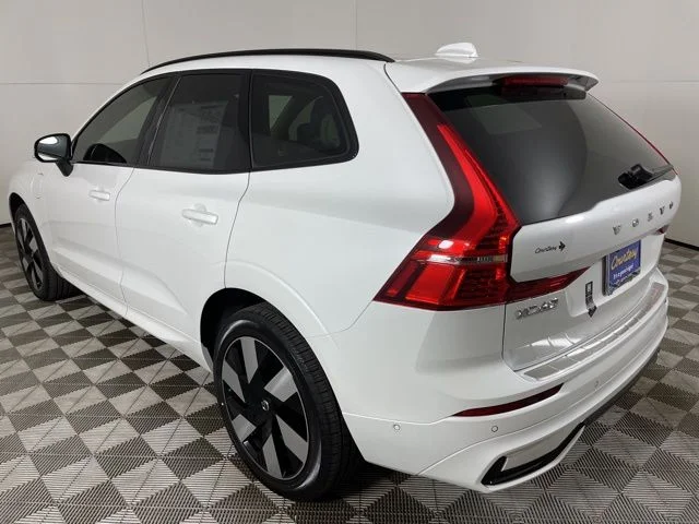 Certified Used 2025 Crystal White Volvo Plus image 11