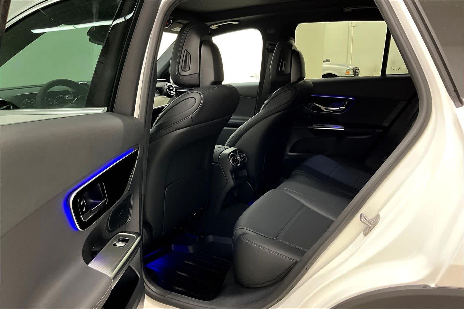 New 2026 Polar White Mercedes-Benz GLC 300 image 19