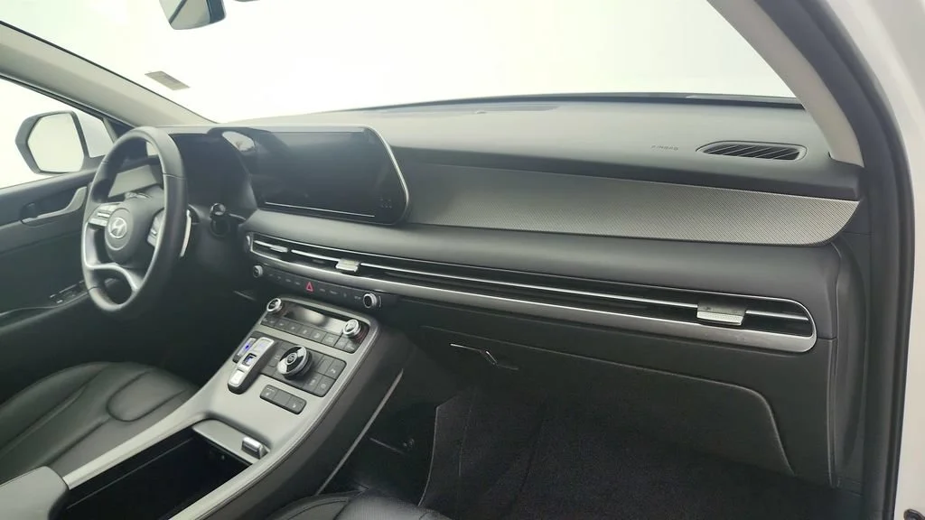 Used 2025 White Hyundai XRT image 31