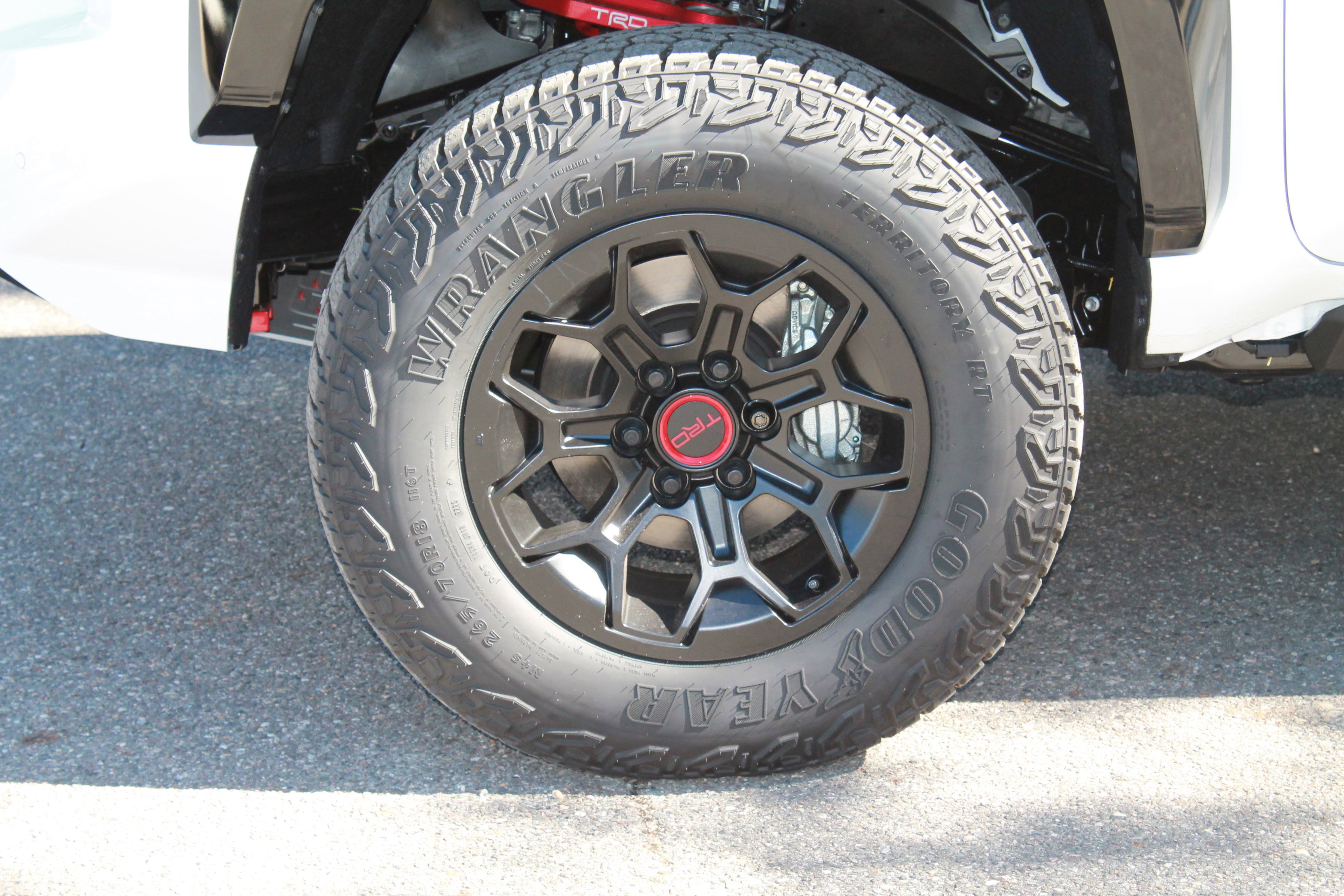 2025 Toyota Tacoma TRD Pro - Photo 18