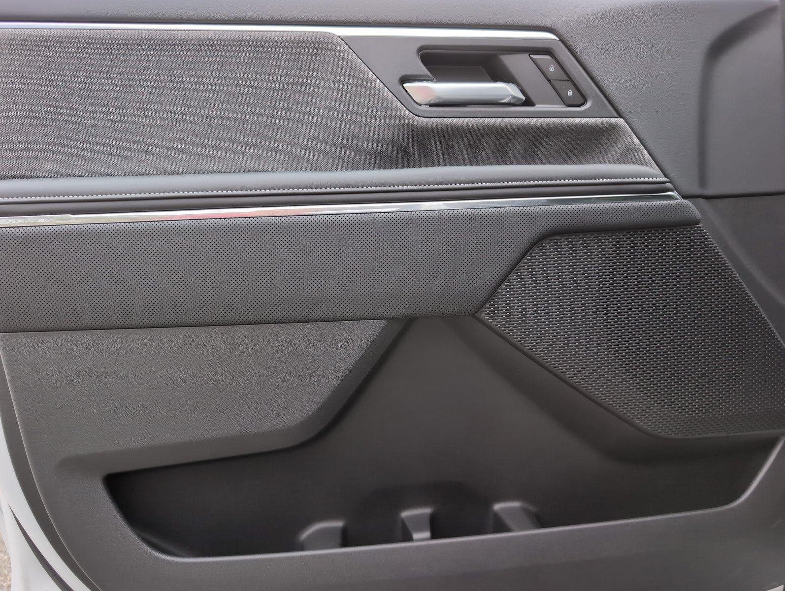 New 2026 Summit White GMC Elevation Standard Range image 20
