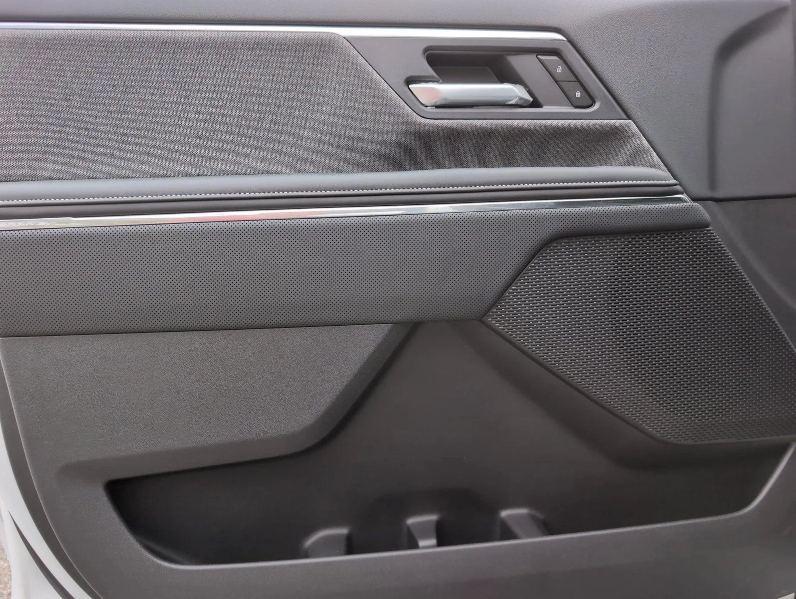 New 2026 Summit White GMC Elevation Standard Range image 20