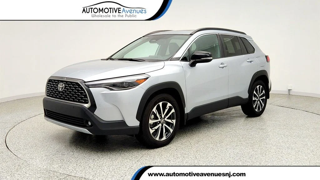 2025 Toyota Corolla Cross XLE AWD's photo