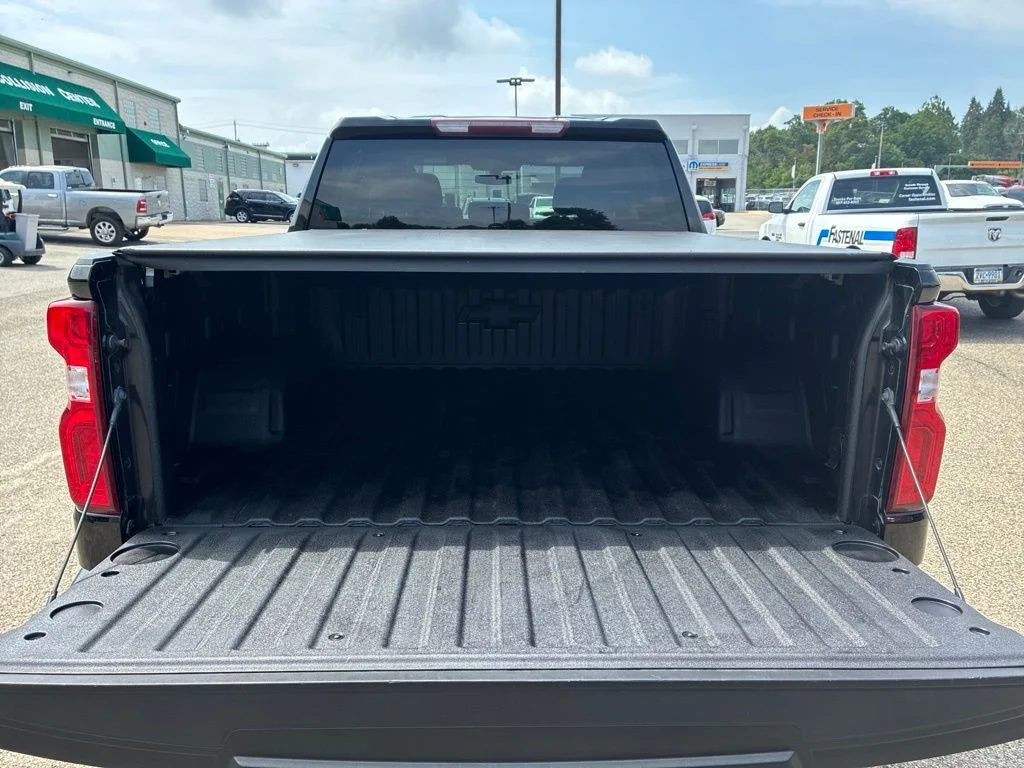 Used 2022 Black Chevrolet Custom image 16