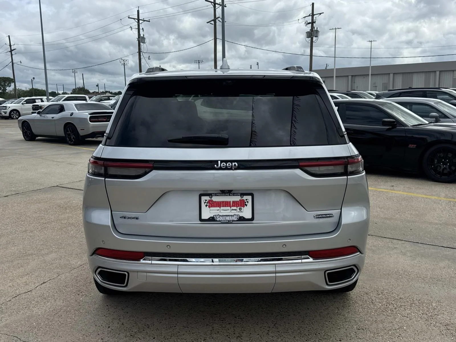 Used 2022 Silver Zynith Jeep Overland image 6