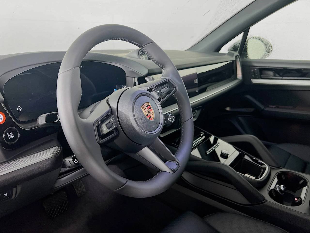 New 2026 Chromite Black Metallic Porsche E-Hybrid image 4