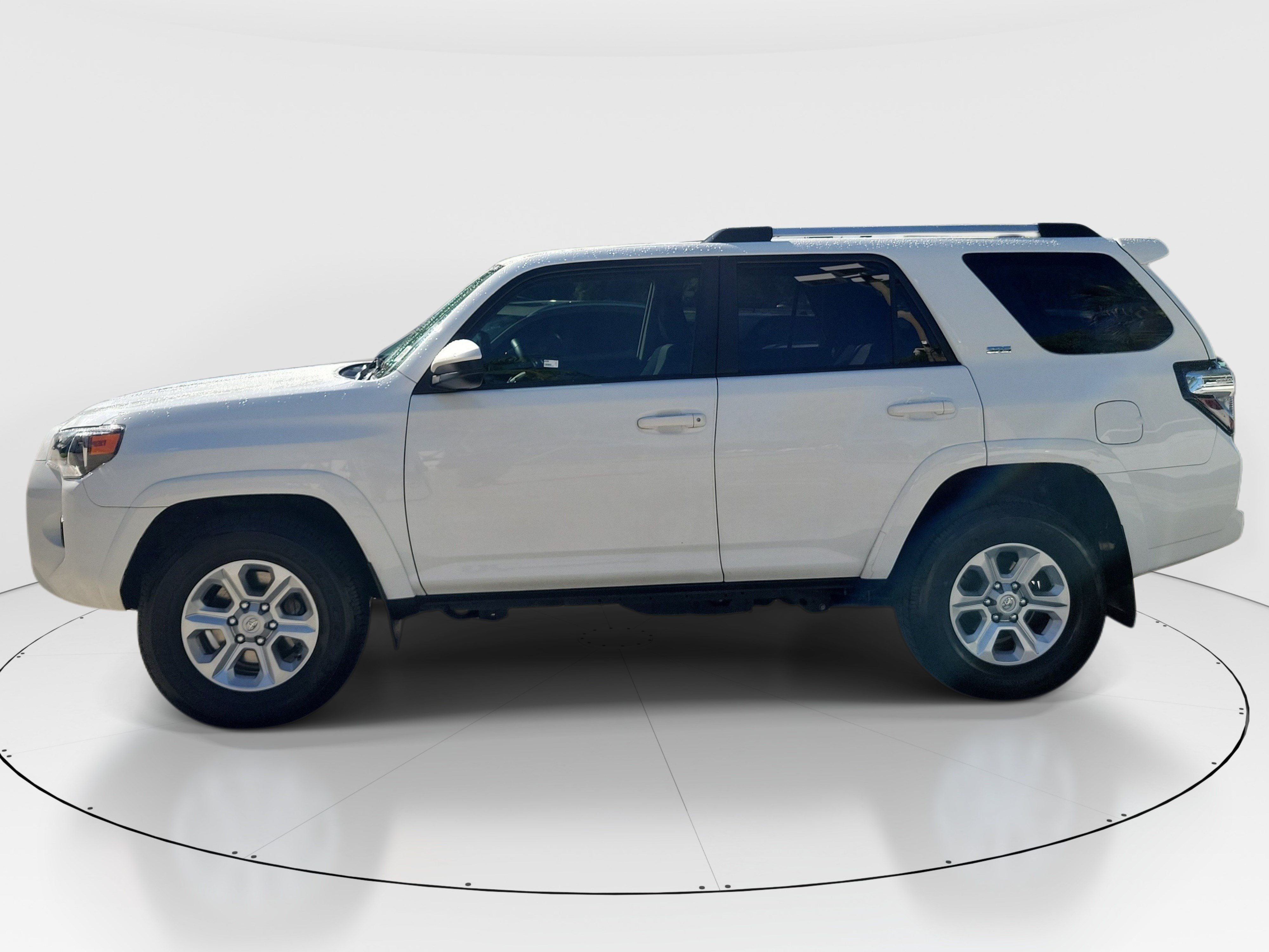 Used 2024 Ice Toyota SR5 image 4