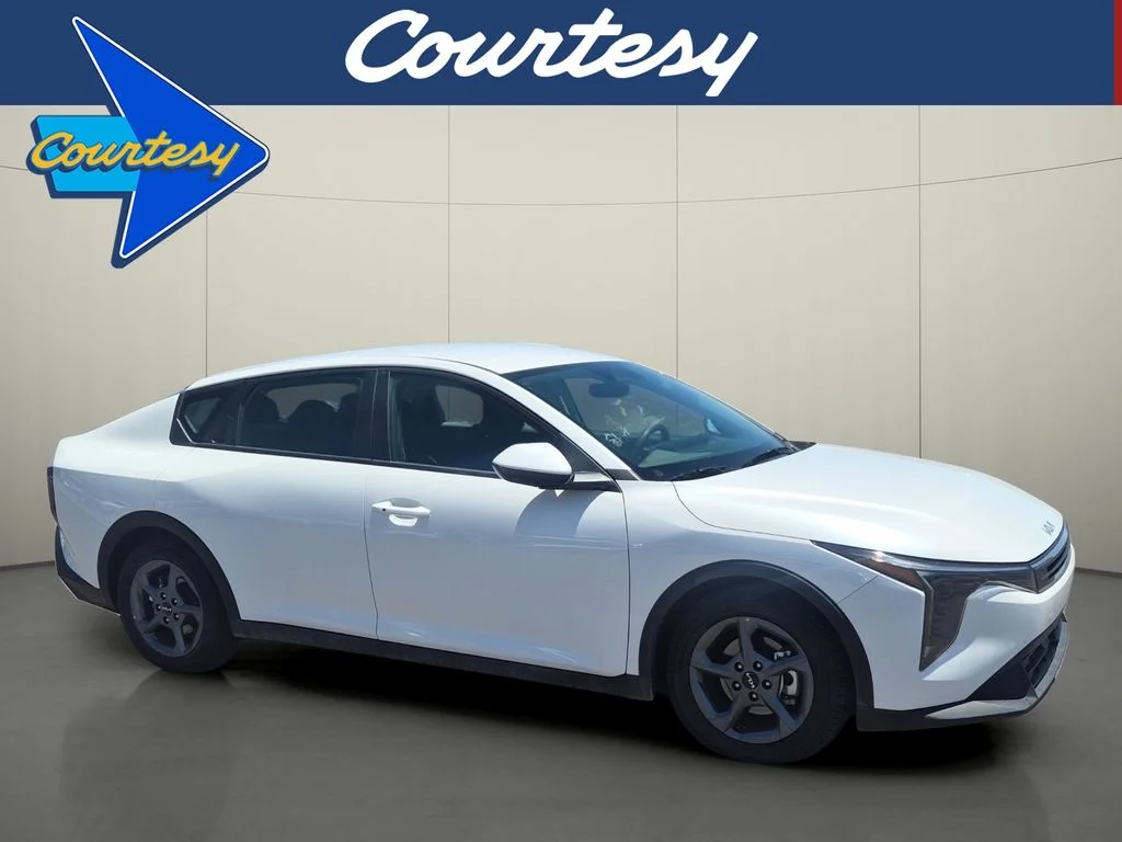 2025 Kia K4 LXS AT's photo