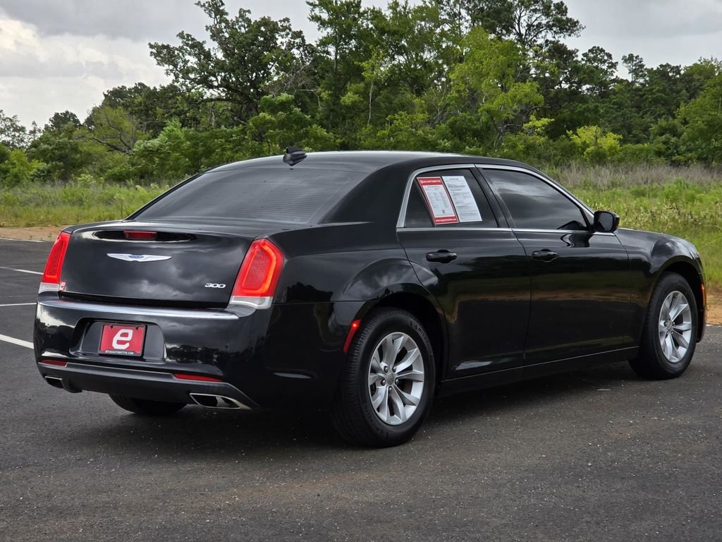 Used 2018 Gloss Black Chrysler Touring image 8